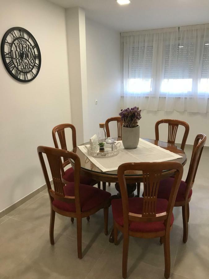 Apartment M&r *