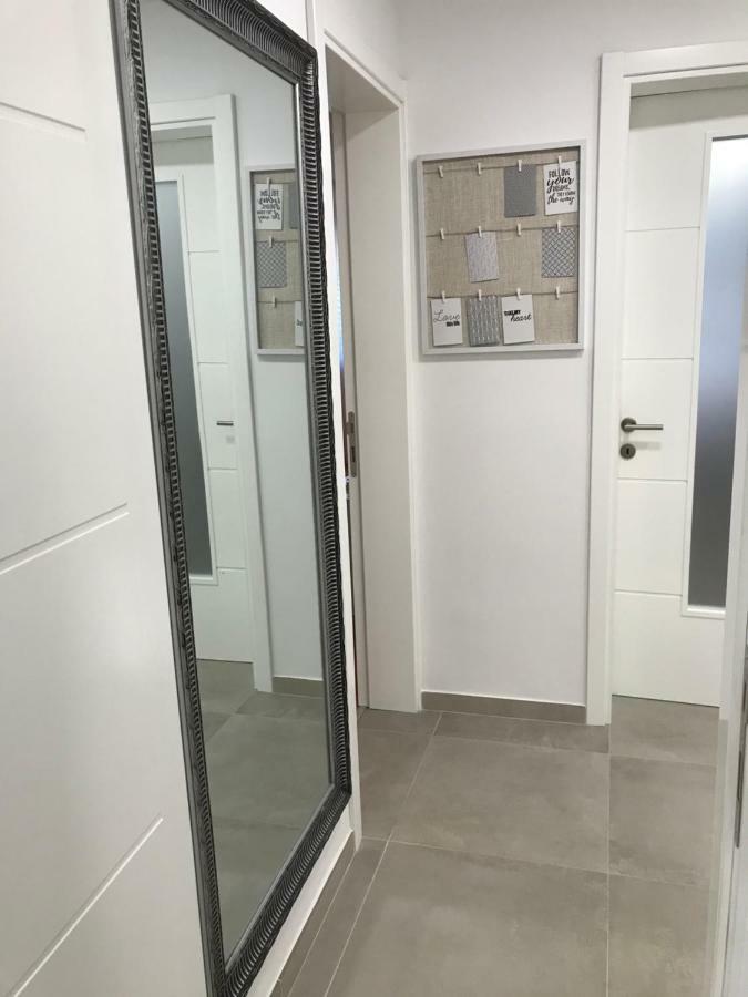 Apartment M&r *