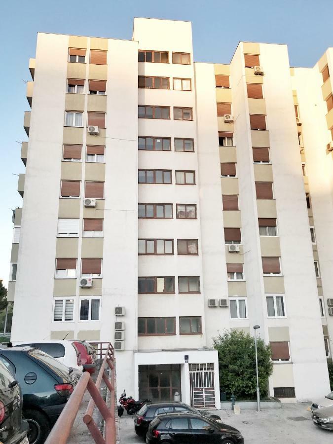 Apartment M&r