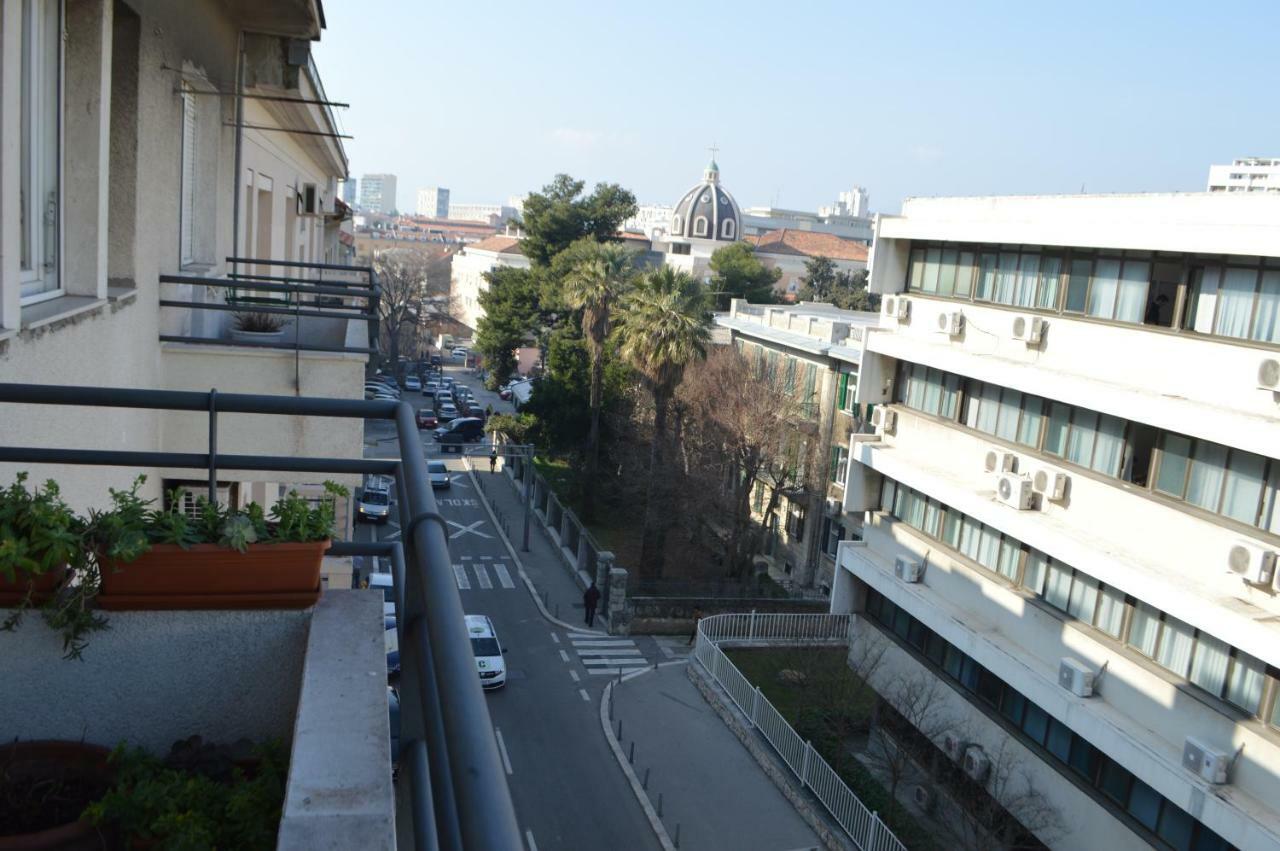 Apartment Luxury Delisan *