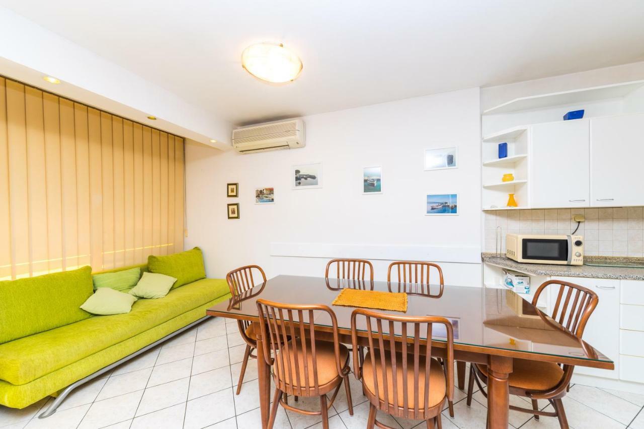 Apartment Pelenito *