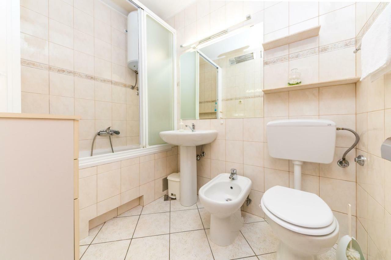 Apartment Pelenito Split