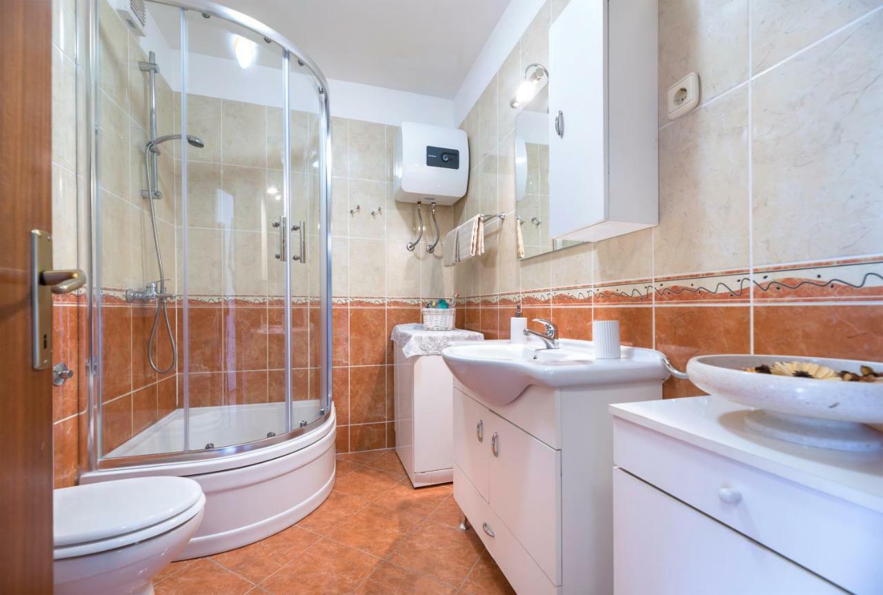Apartman Kristina, Comfortable And Close To The Center Split