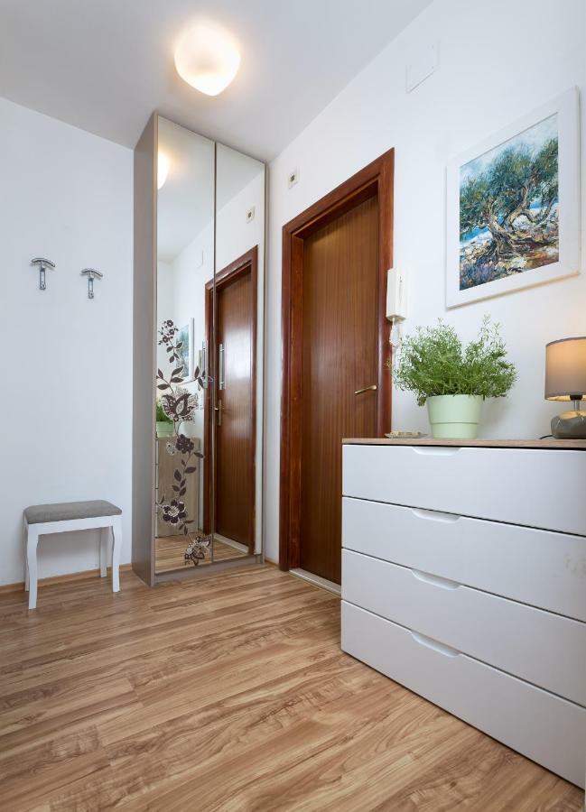 Kristina, Comfortable And Close To The Center Apartment *