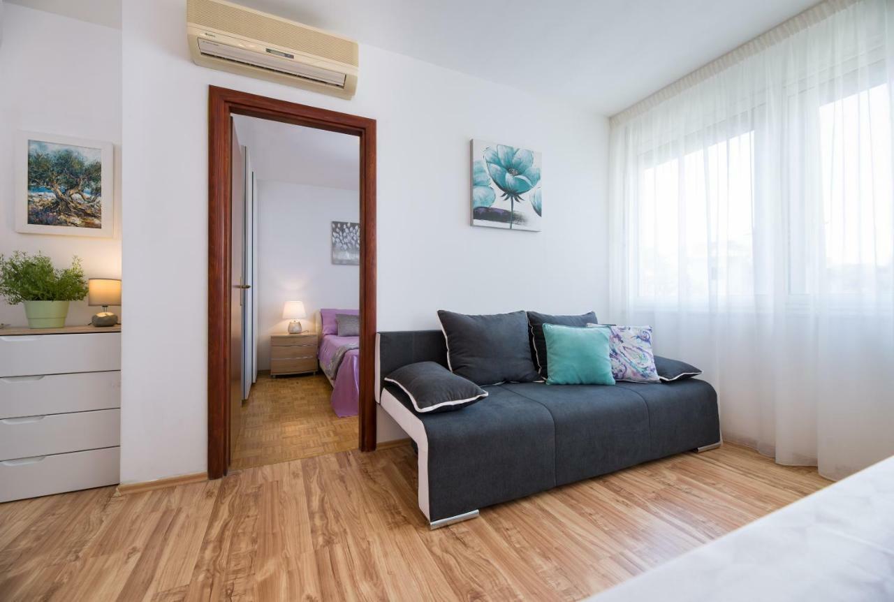 Kristina, Comfortable And Close To The Center Apartment *