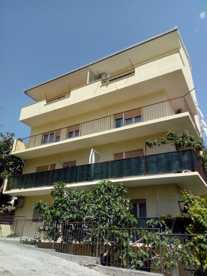 Apartment Luka *