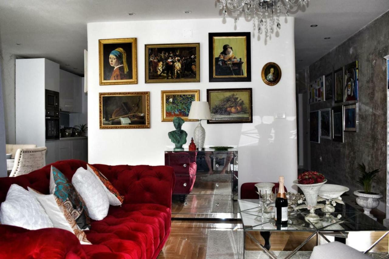 Art Gallery Luxury