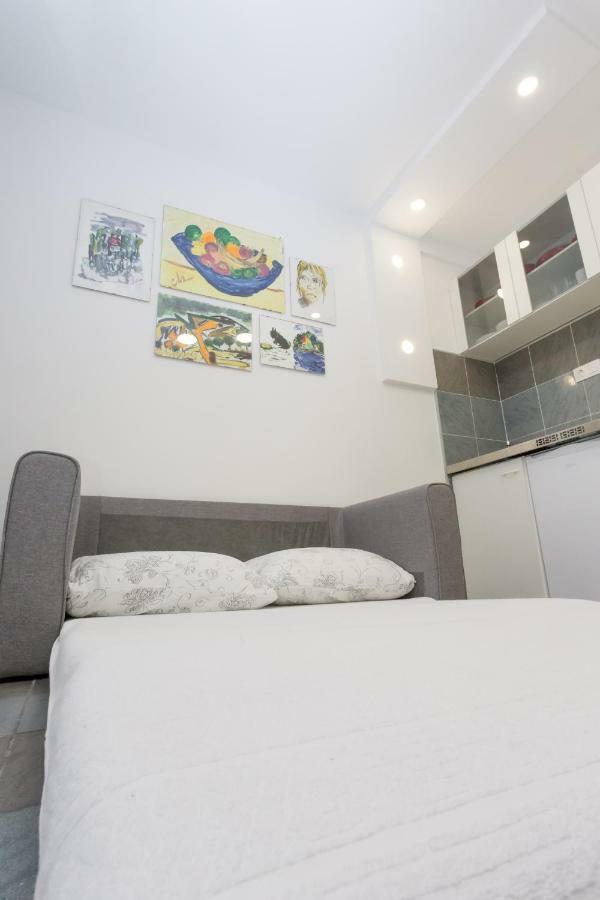 Maestro Metallic Apartment *