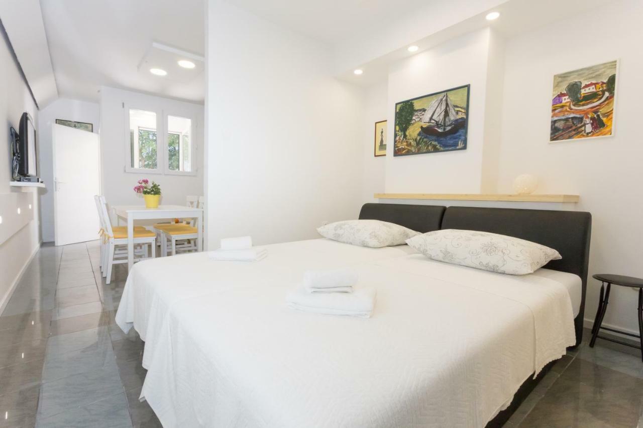 Maestro Metallic Apartment Split