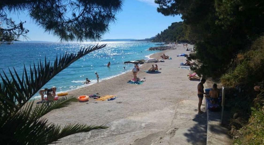 Ena * Split