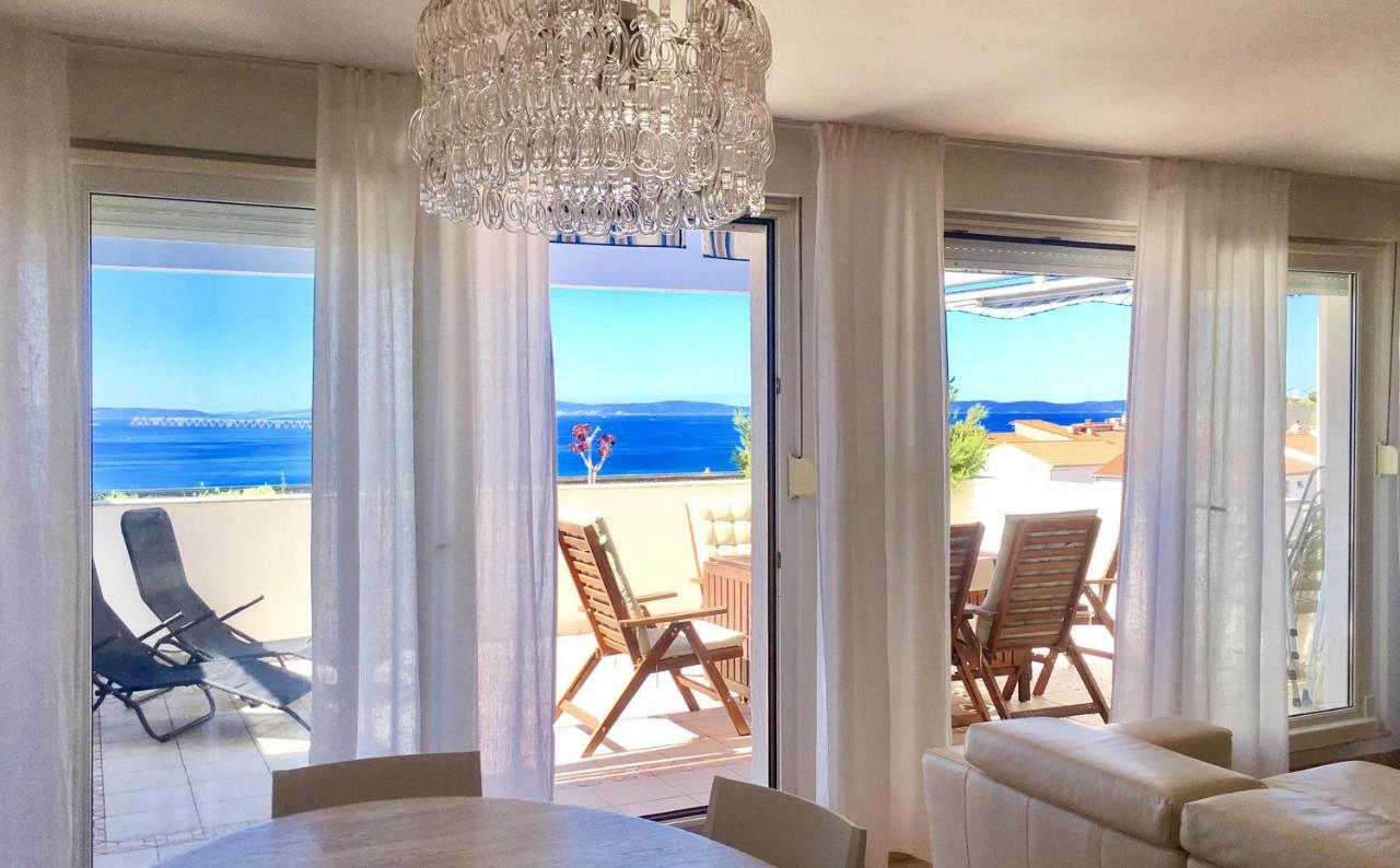 Lux View *