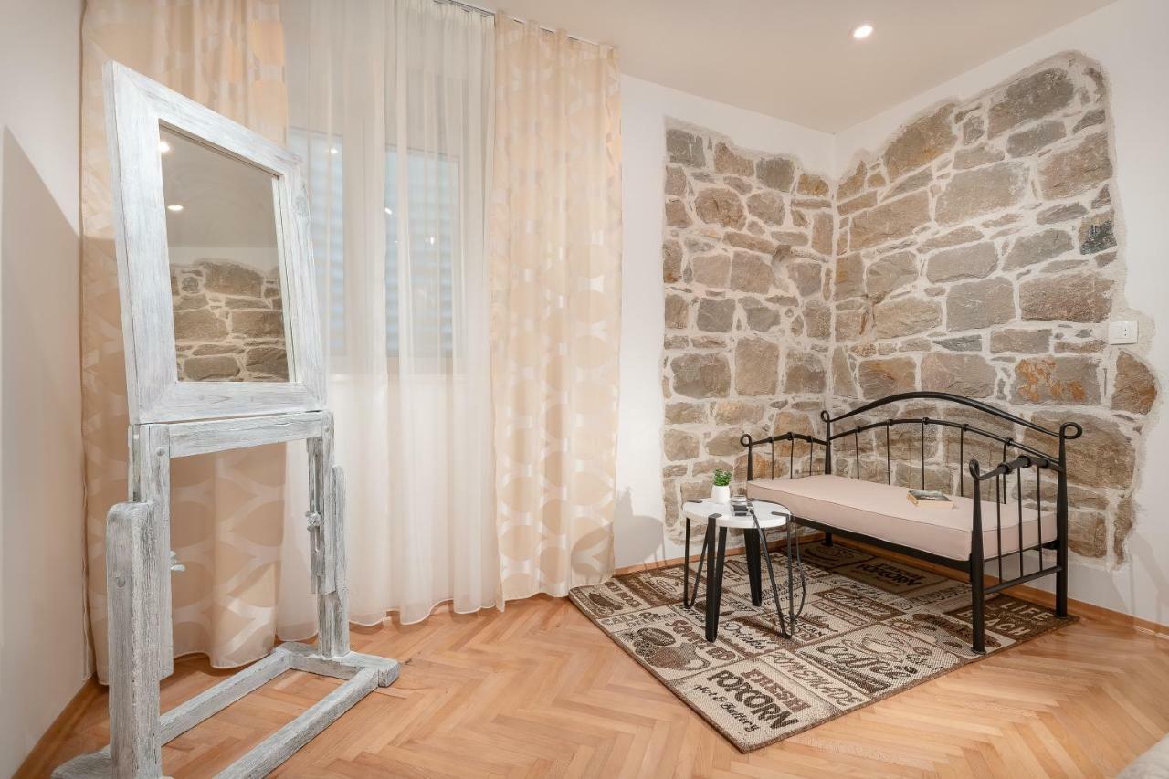 Apartment Boris Split
