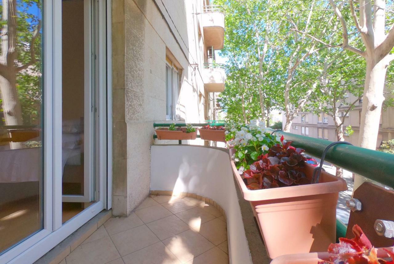 Franco's Spacious - Great Location Appartement