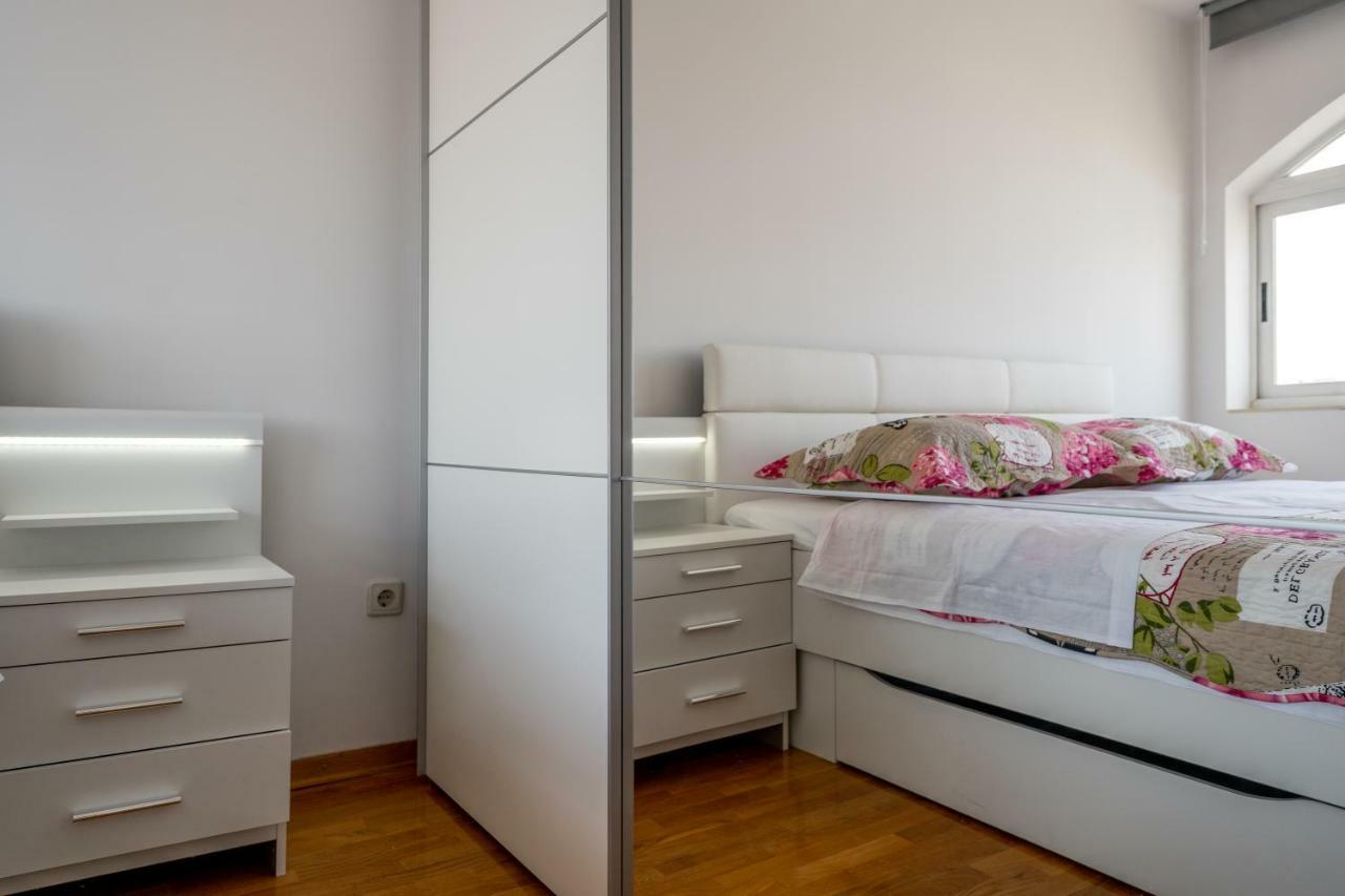 Apartment Split3