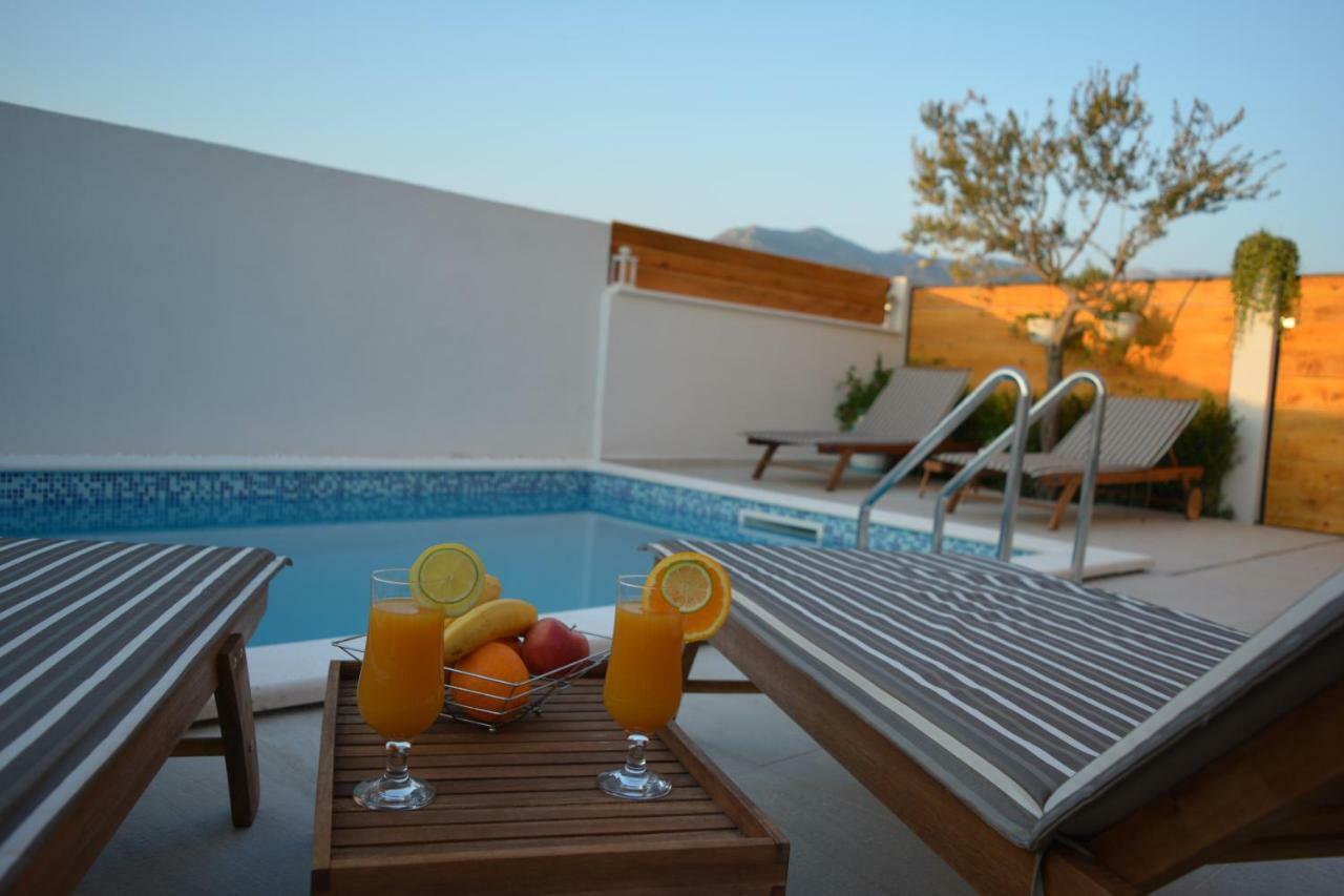 With Private Swimming Pool Apartment *