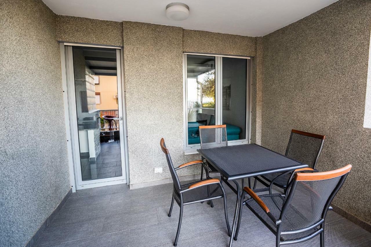 Gordan Apartment Split