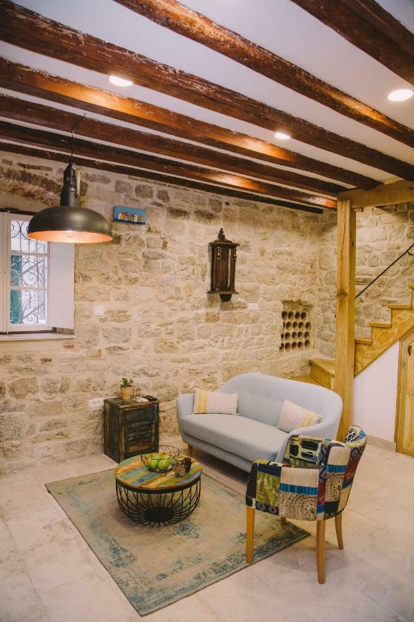 5 Minutes Walk Art Apartment *