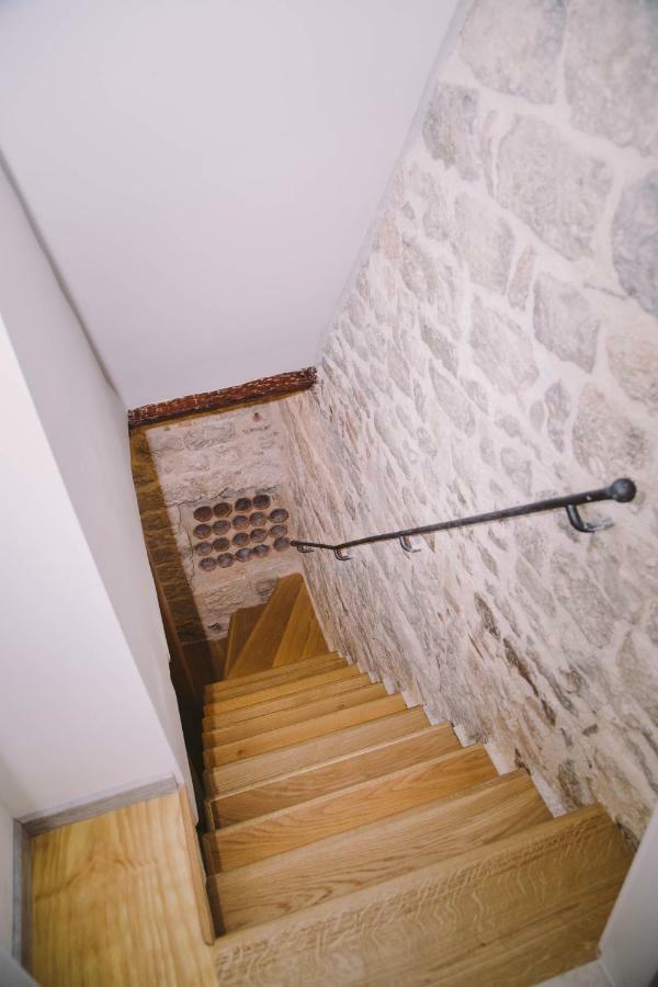 5 Minutes Walk Art Apartment