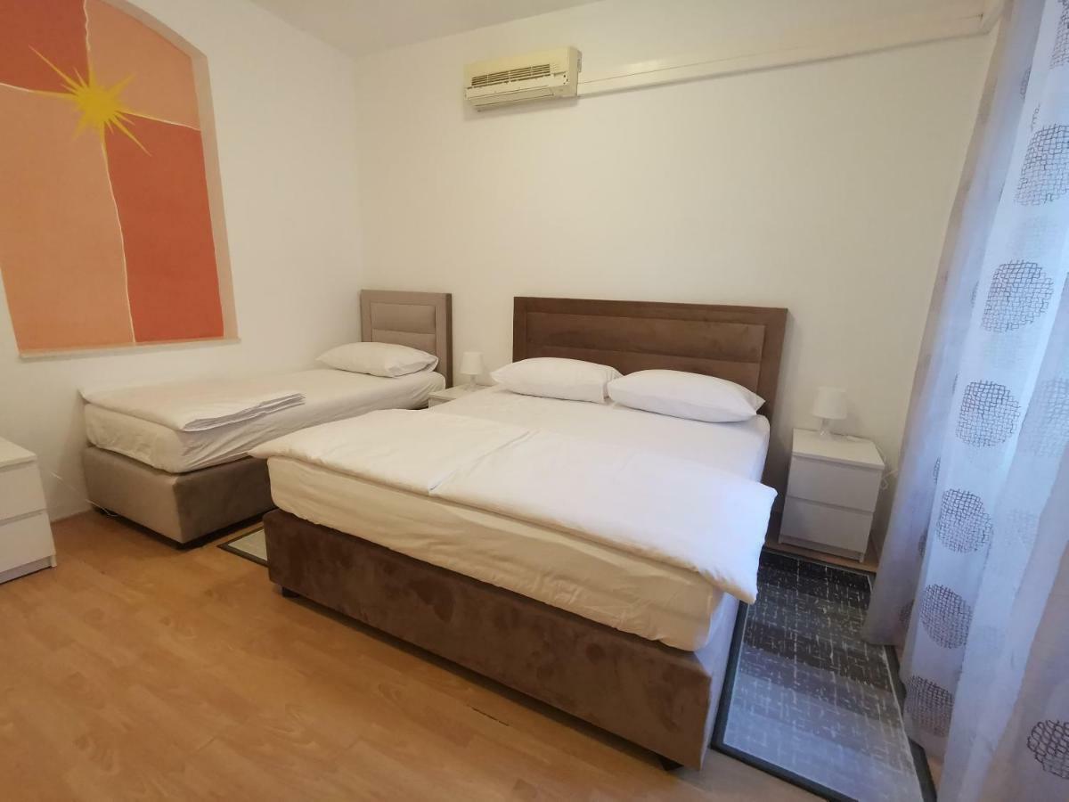 Spacious 140m2 Downtown 3 Bedroom * Split