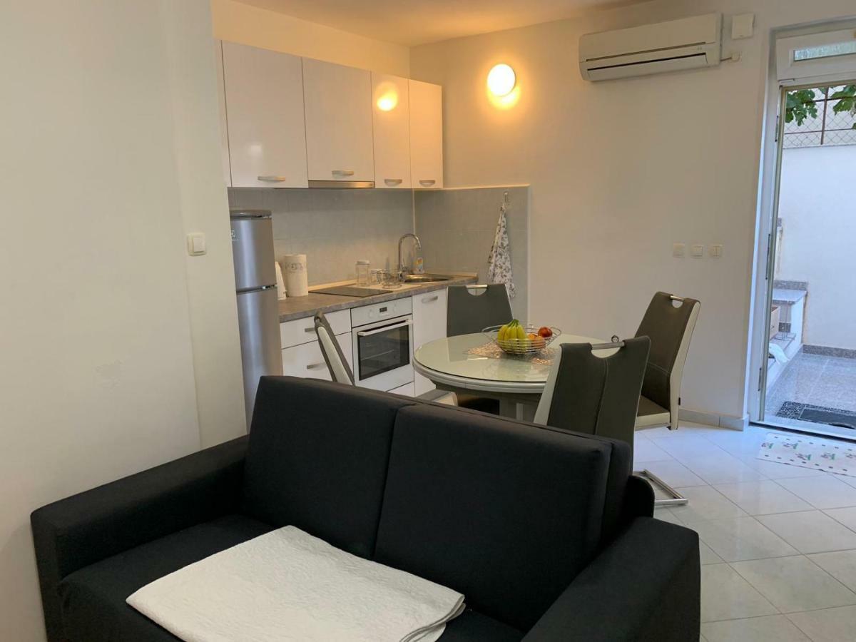 Dena Appartement *