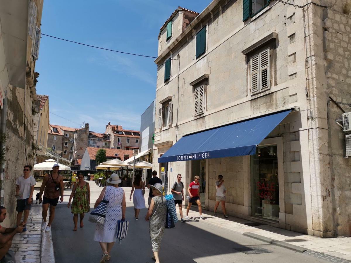Spacious 140m2 Downtown 3 Bedroom Apartment Split