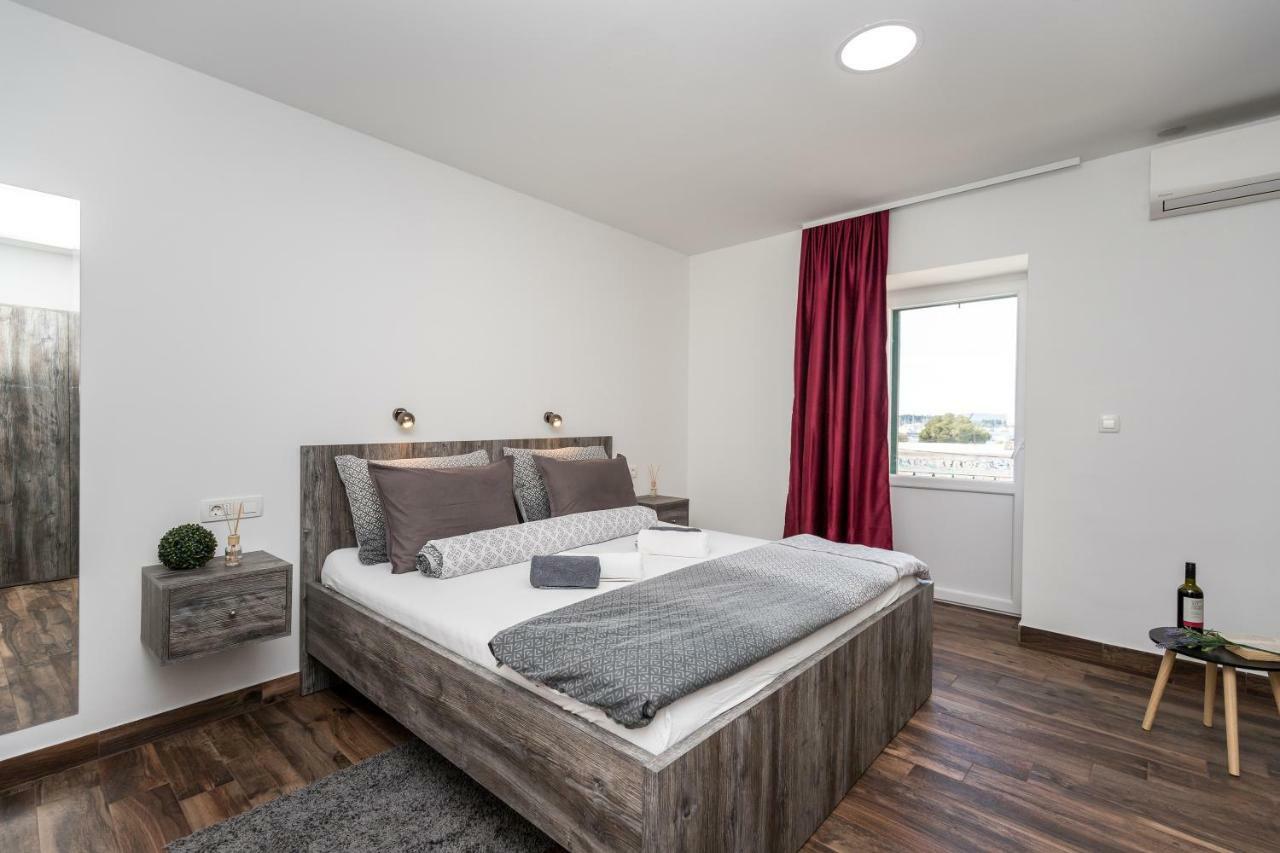 Apinelo Port Guest house Split