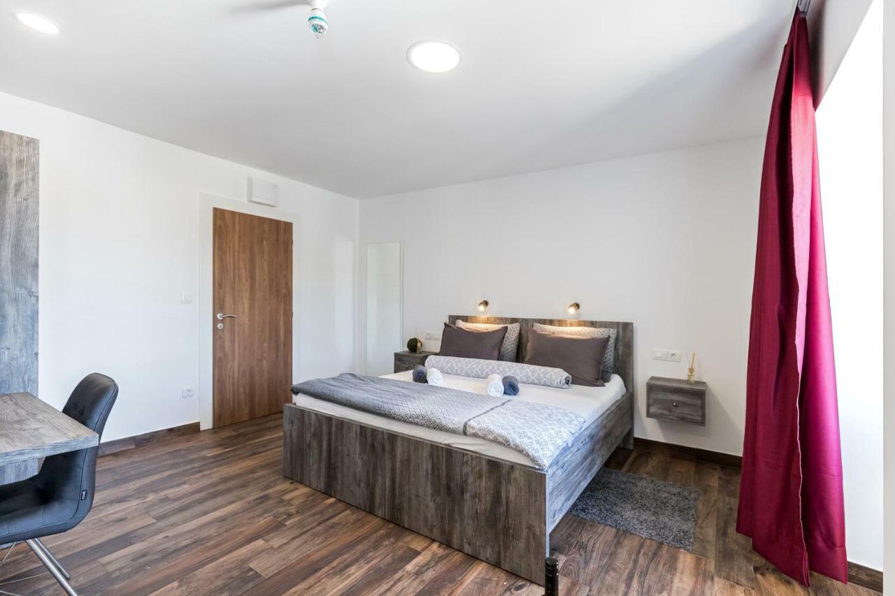 Apinelo Port Guest house
