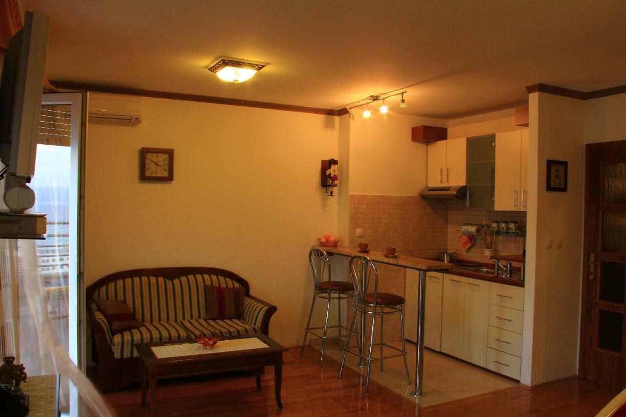 Guest house Znjan 3*
