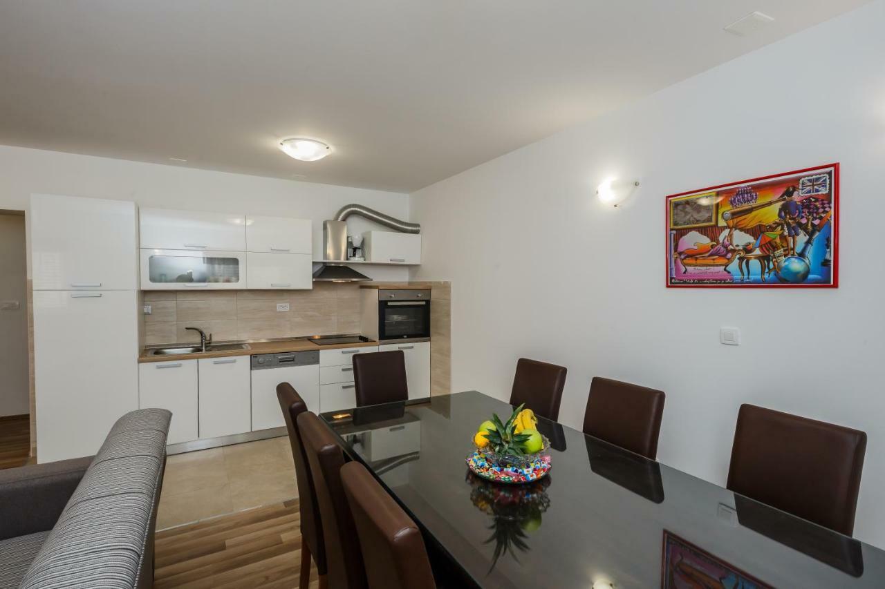 Selak Apartment *
