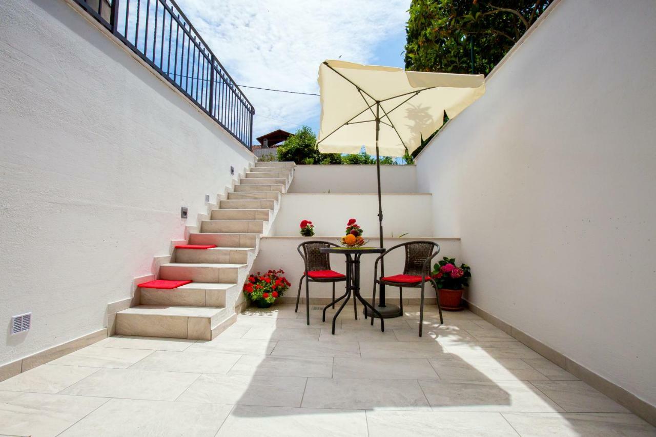 Nives In The Center - Free Parking Apartamento