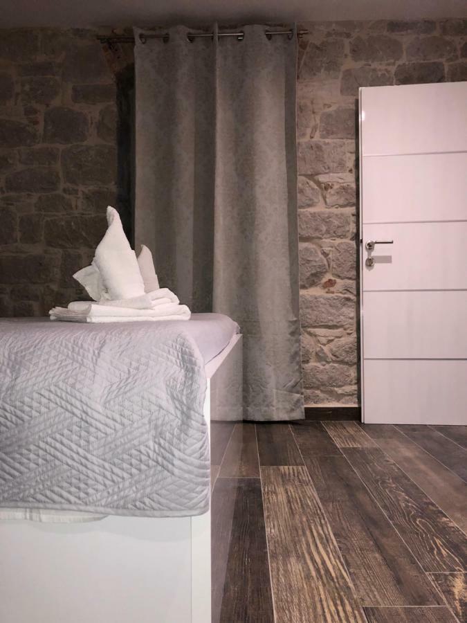 Gostinjska kuća Elegant & 4*