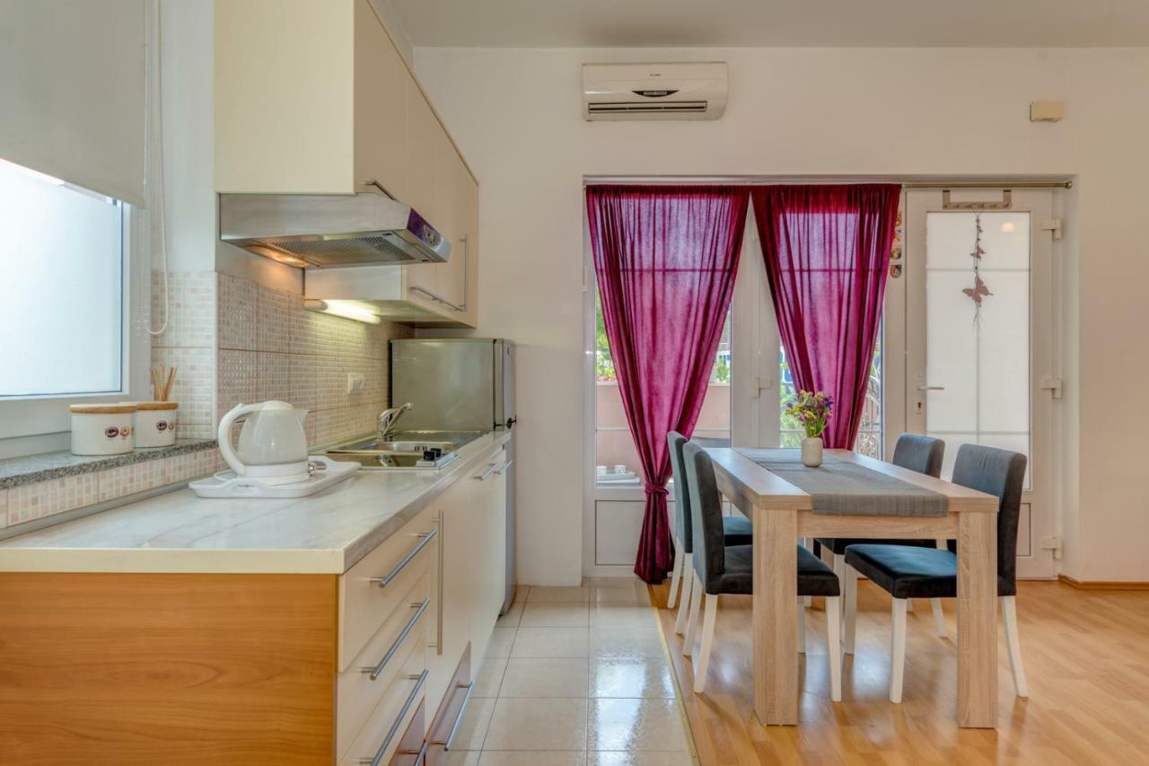 Roko Apartment *