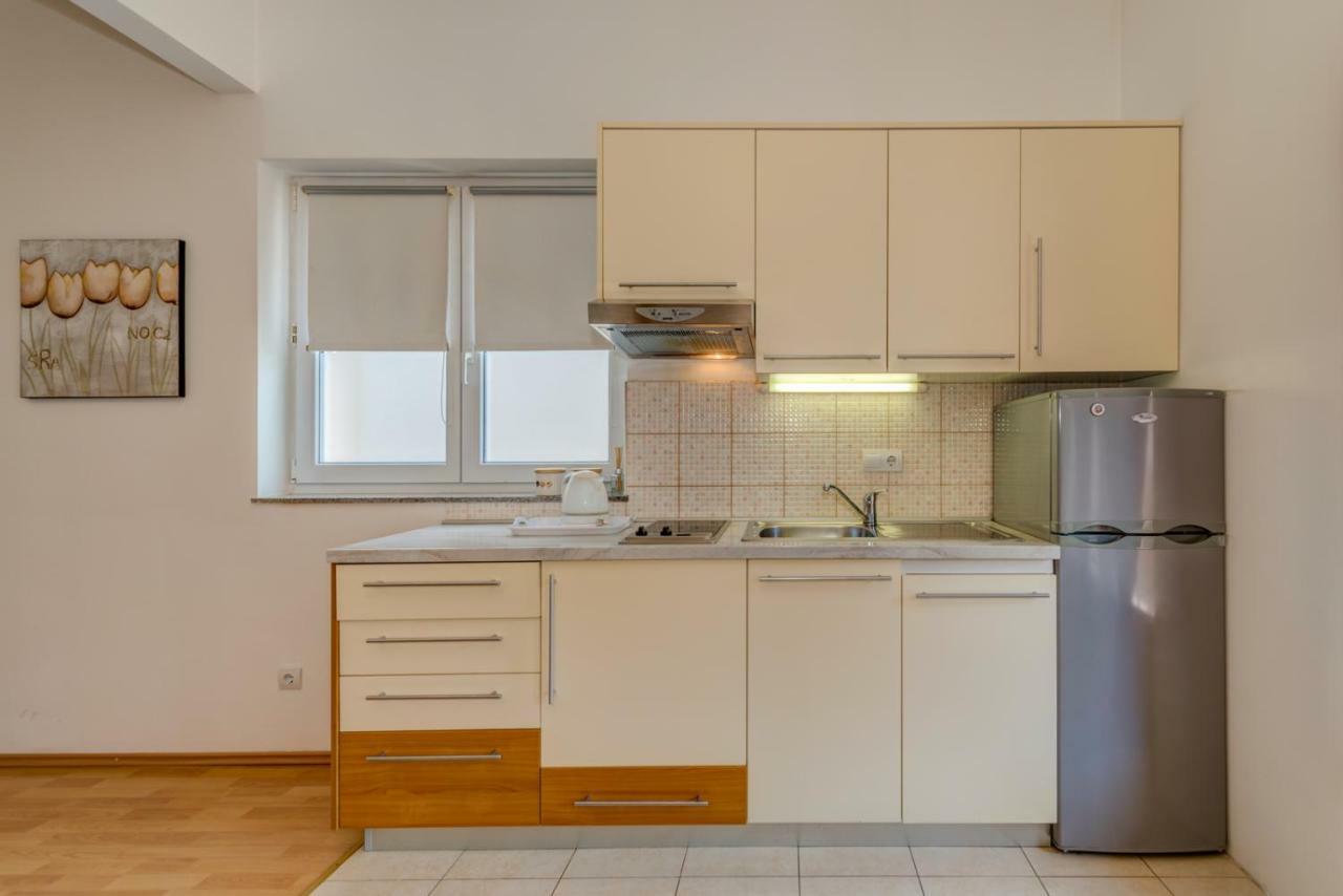 Apartment Roko *