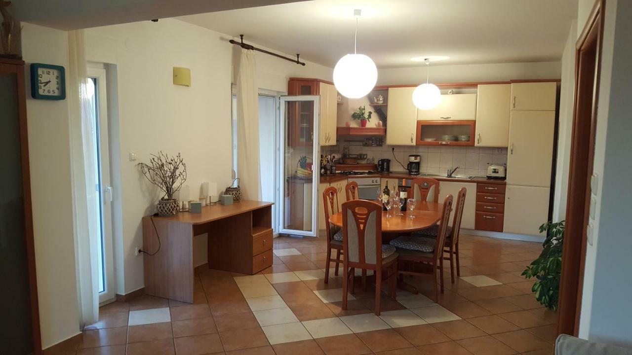 Antonija I Mateo, In The Center Of Apartman