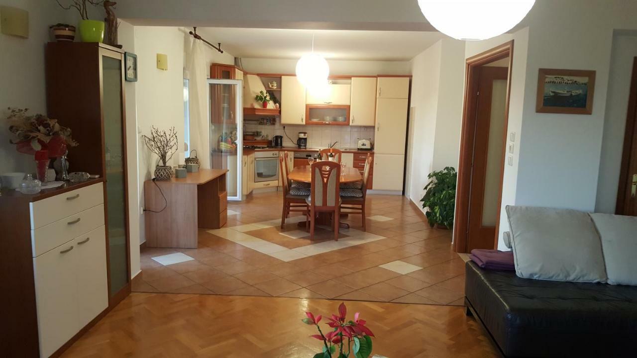 Antonija I Mateo, In The Center Of Apartman Split