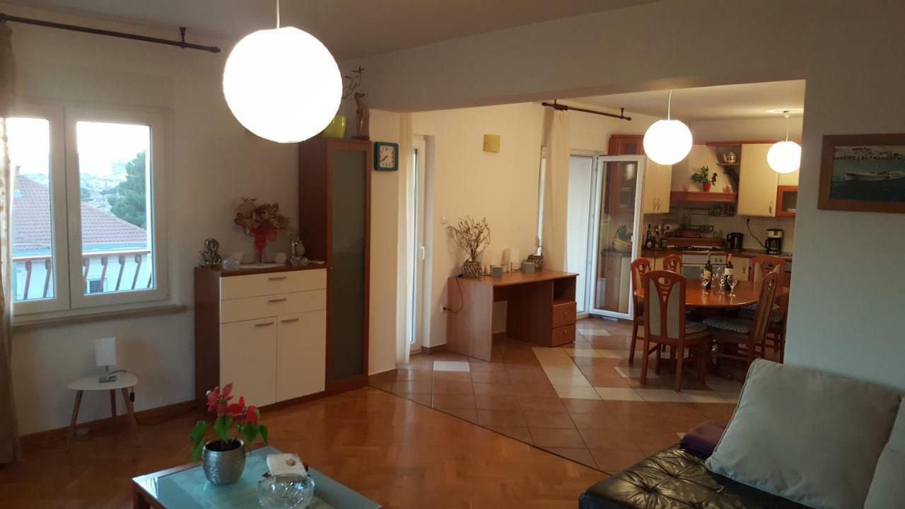 Antonija I Mateo, In The Center Of Apartment Split