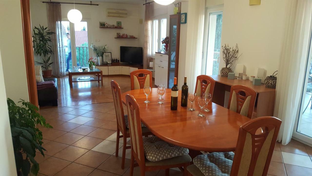 Antonija I Mateo, In The Center Of Apartman