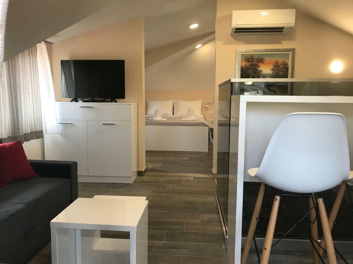 Gostinjska kuća Elegant & 4*