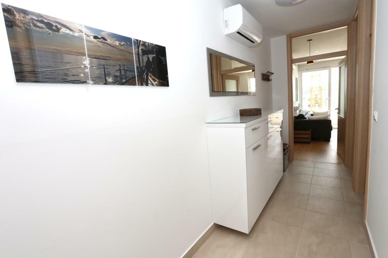 As's Apartment