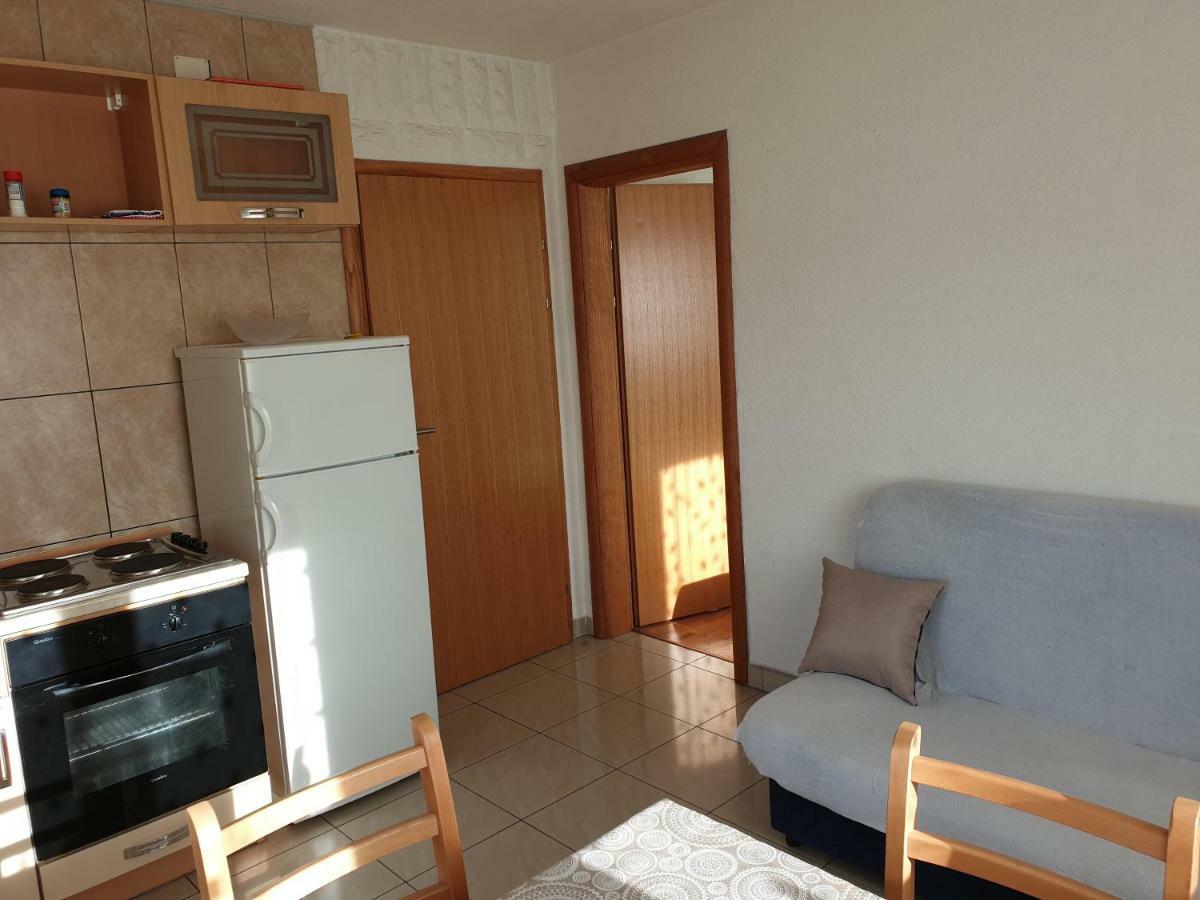 Apartment Rogosic Apartment *