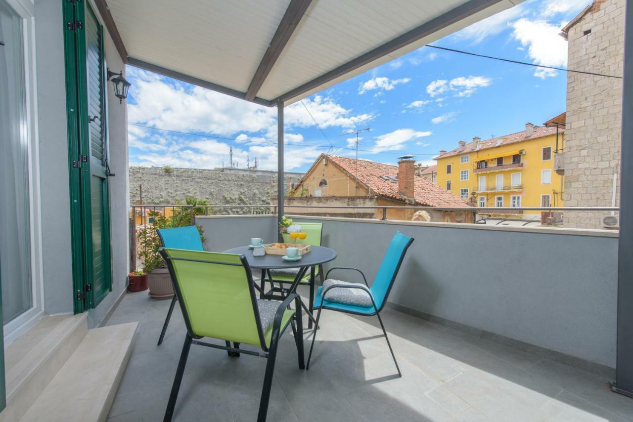 Arcus With Beautiful Terrace
