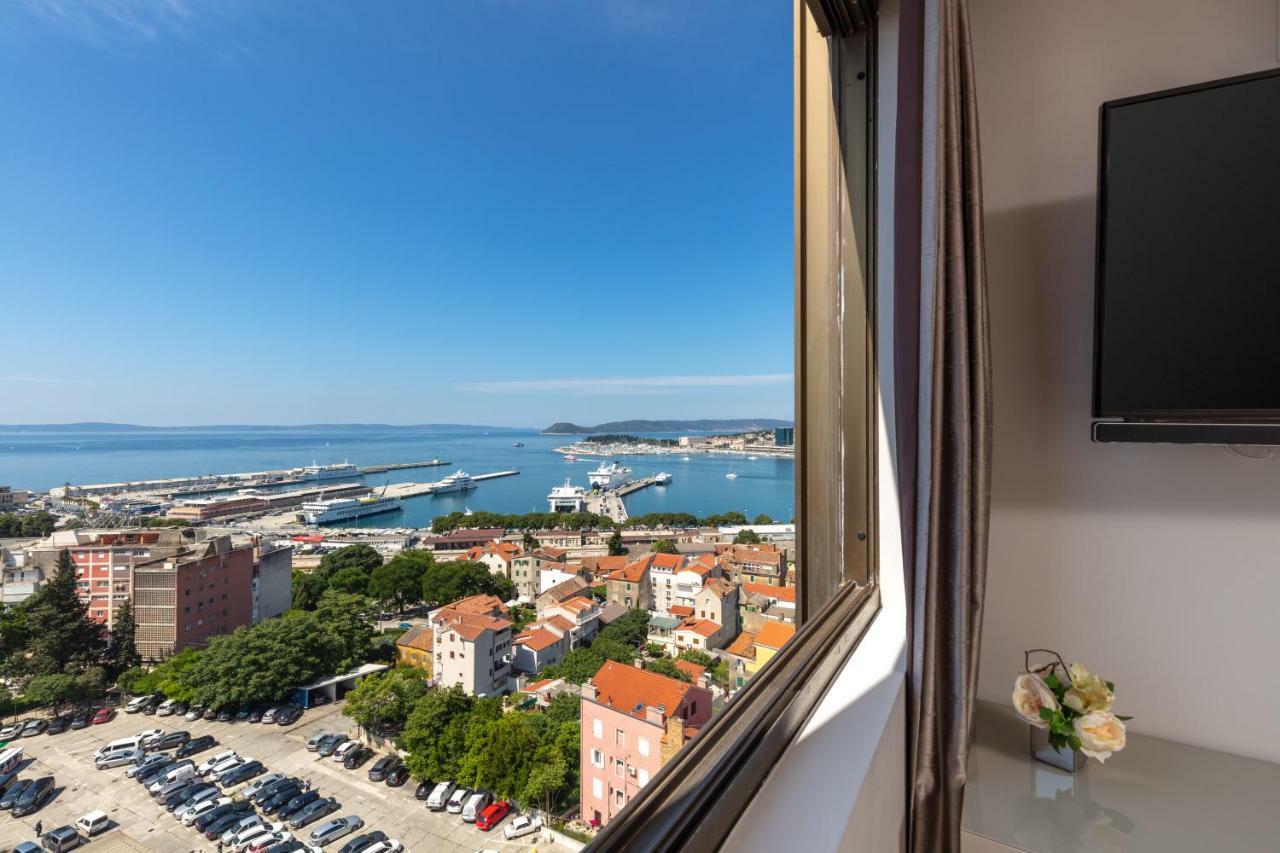 Apartment Island View