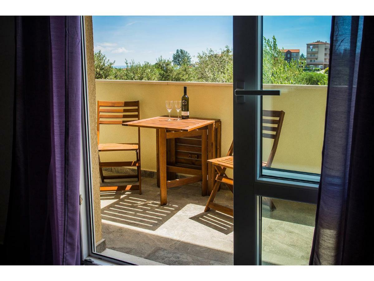 Olive Tree Apartment *