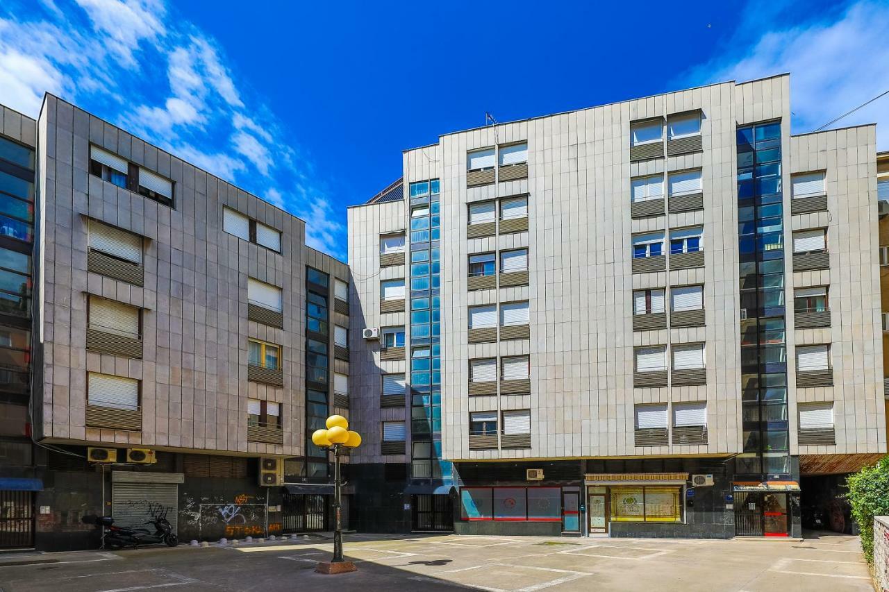 Ave Caesar Apartment