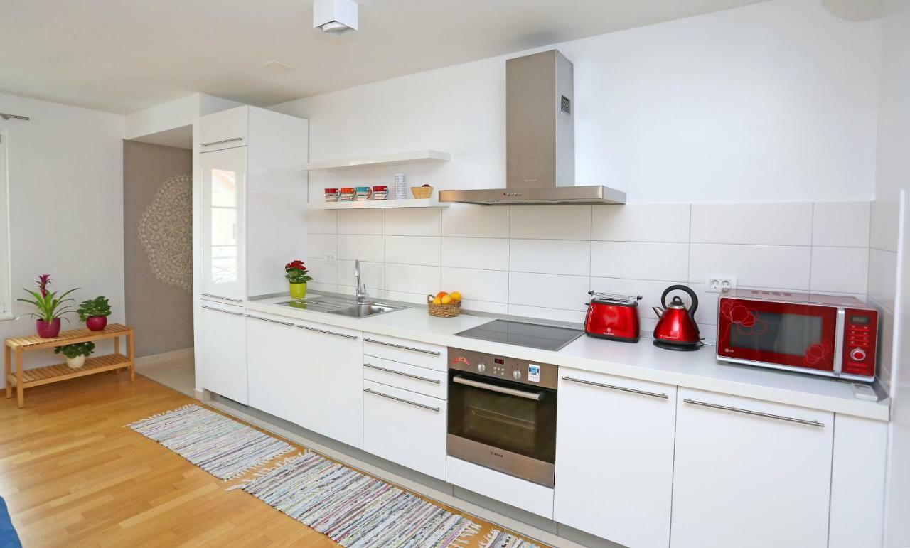 Luxury Apts Leone Centre