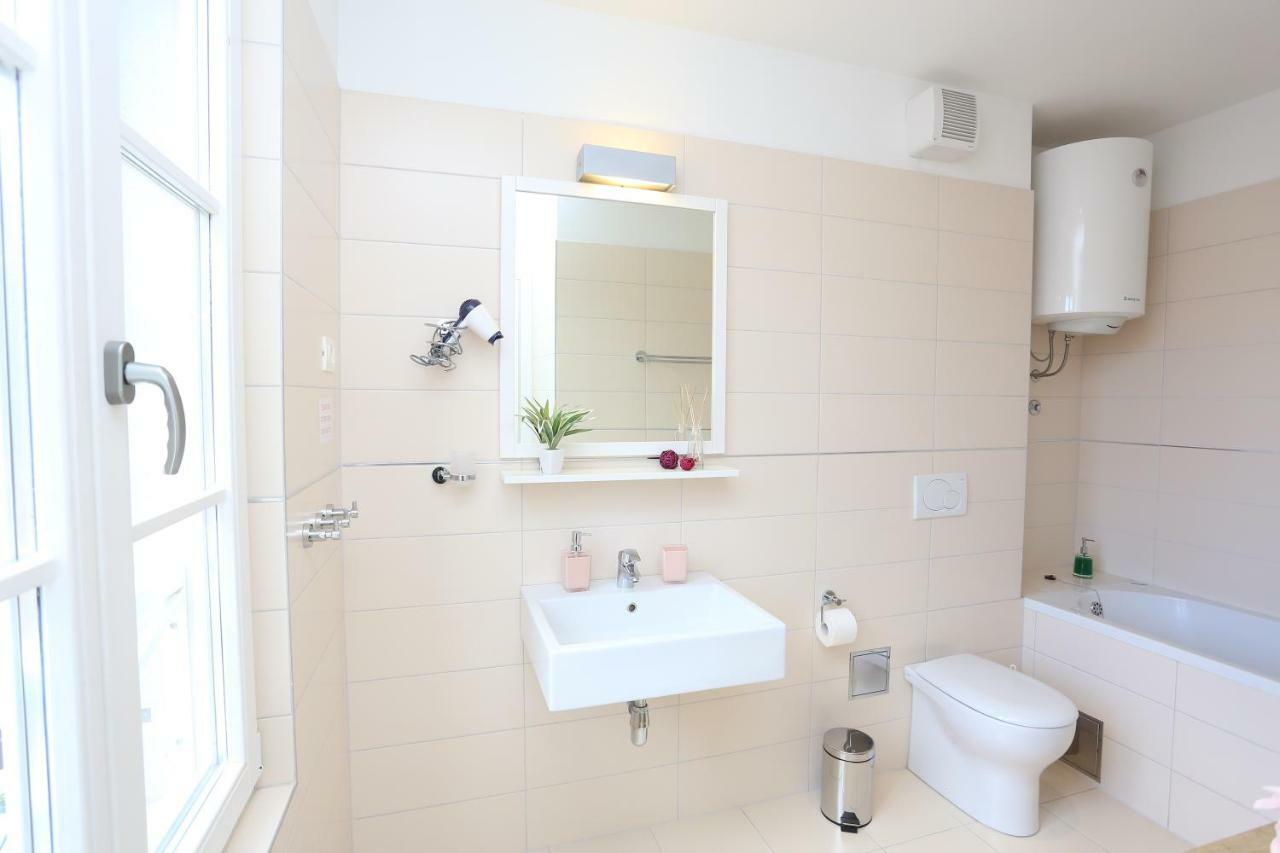 Luxury Apts Leone Centre Apartment