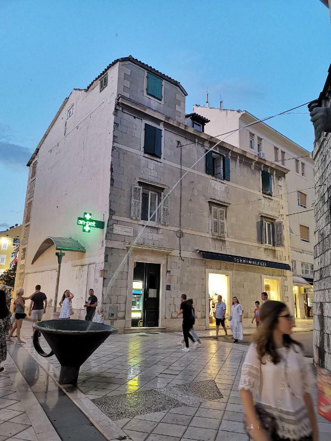 Spacious 140m2 Downtown 3 Bedroom * Split