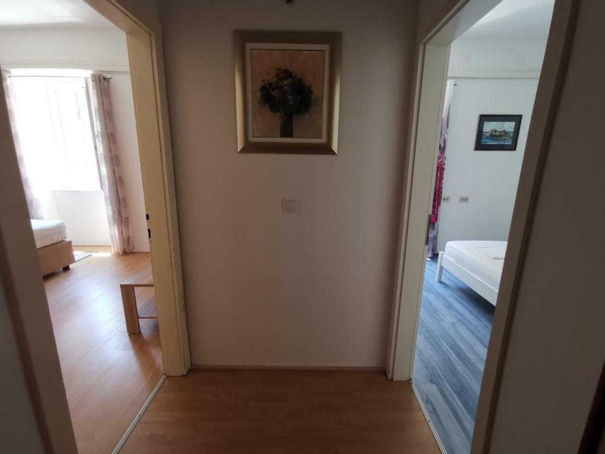 Spacious 140m2 Downtown 3 Bedroom Apartment Split