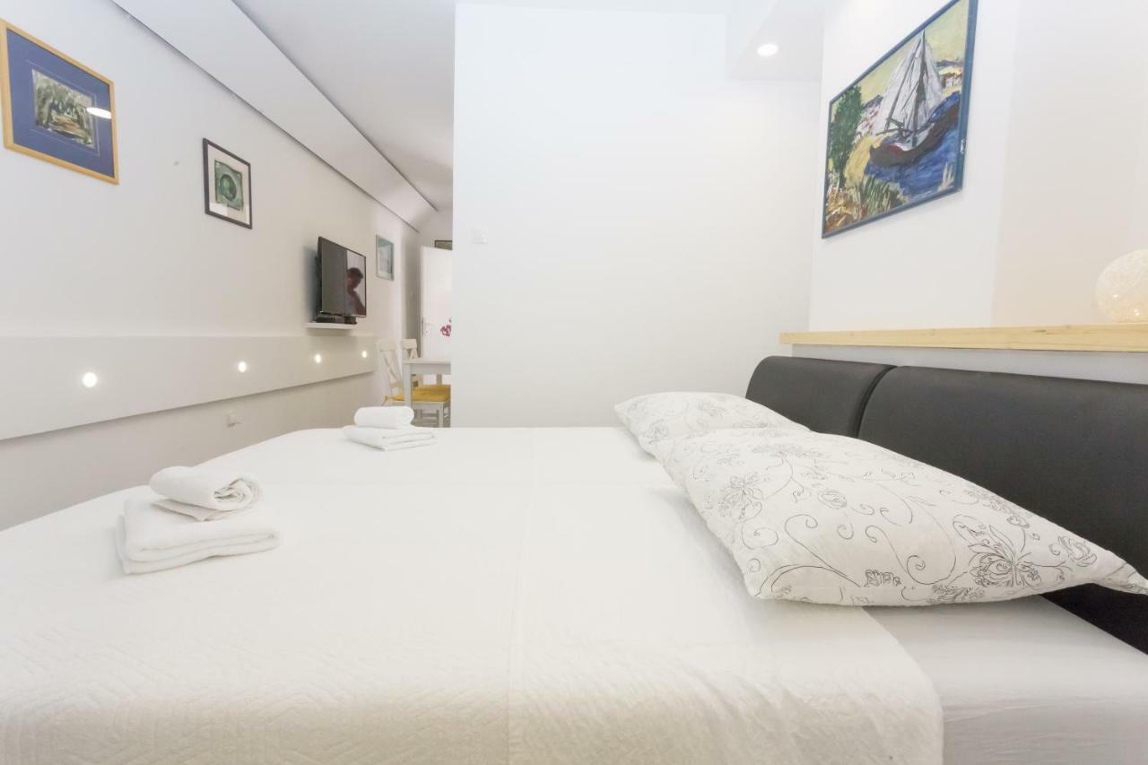 Maestro Metallic Apartment *