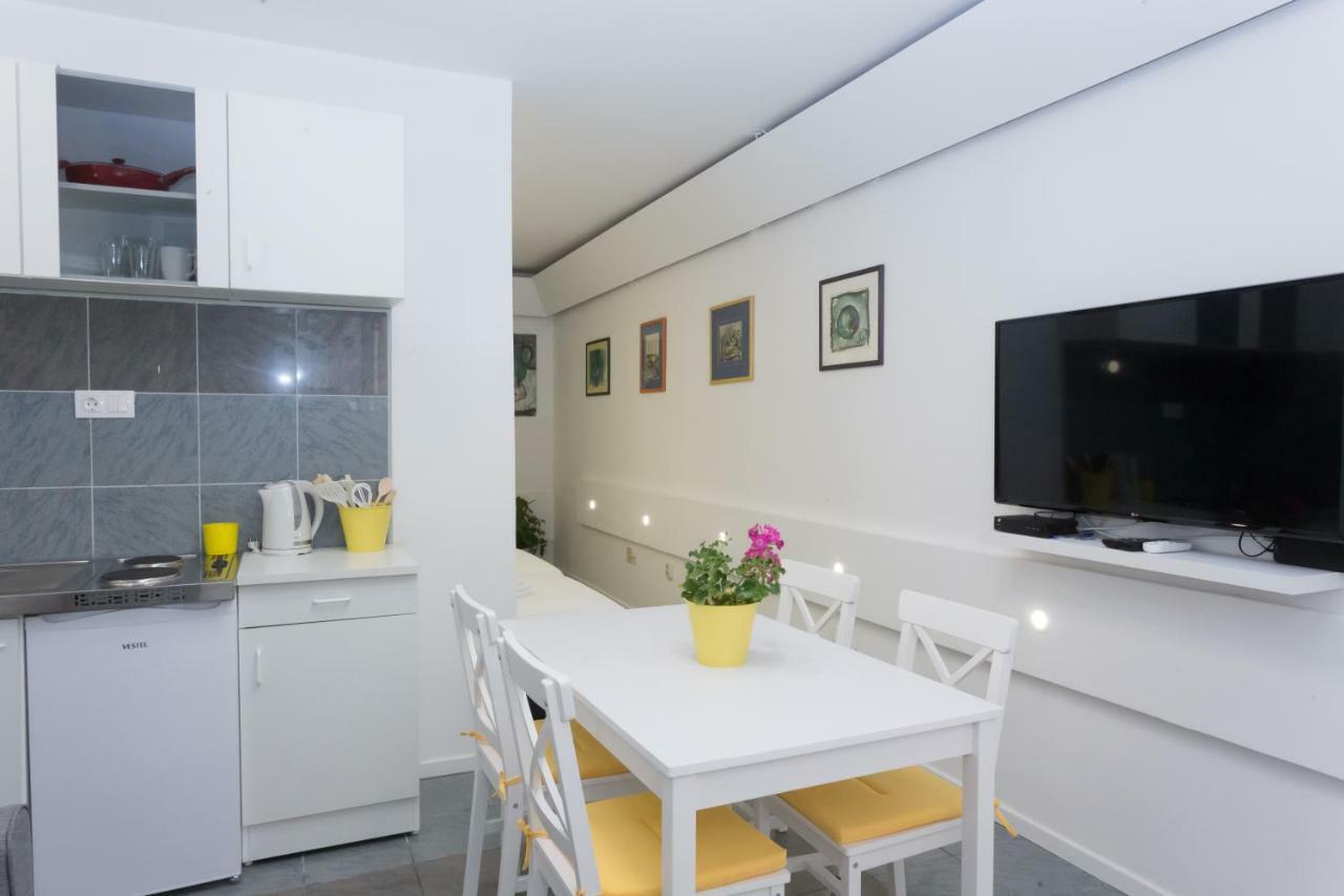 Maestro Metallic Apartment